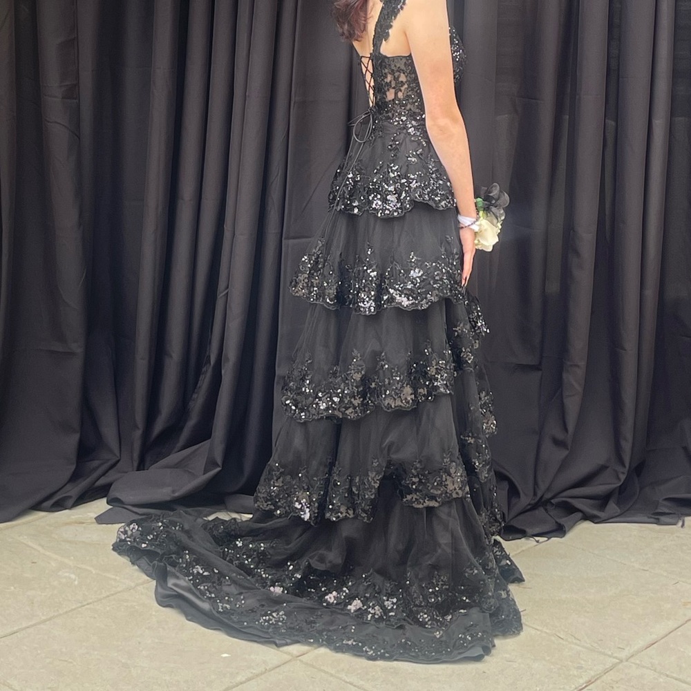 Elegant Black Evening Gown/ Prom Dress - Picture 2 of 3